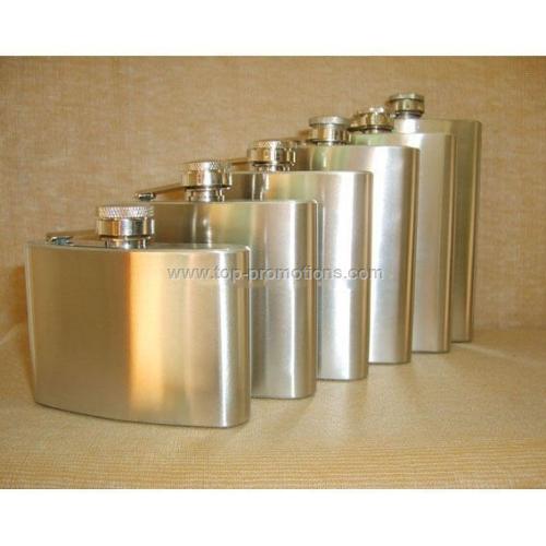Stainless steel hip flask with screw on lid