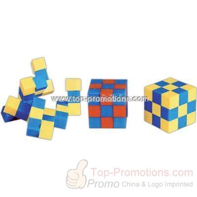 Plastic cube puzzle