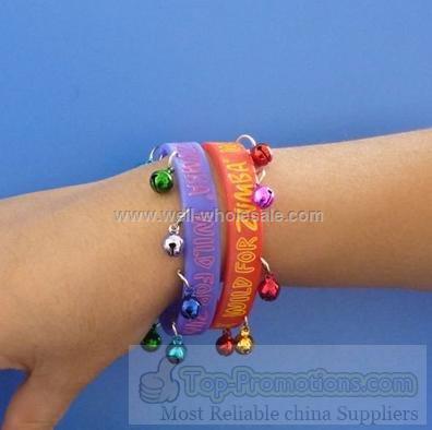 2012 fashinal camouflage silicone wristband with bells