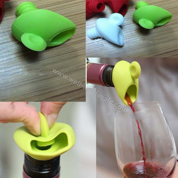 Silicone wine pourer